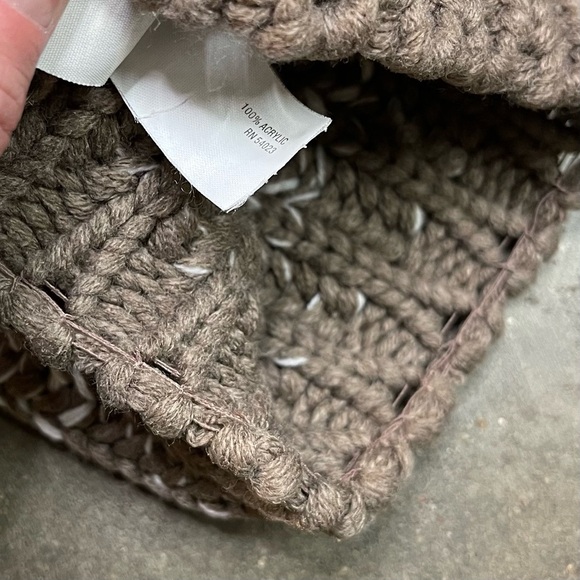 Old Navy Cable Knit Pom Pom Snow Ski Beanie Hat Cap Y2K - Picture 8 of 9